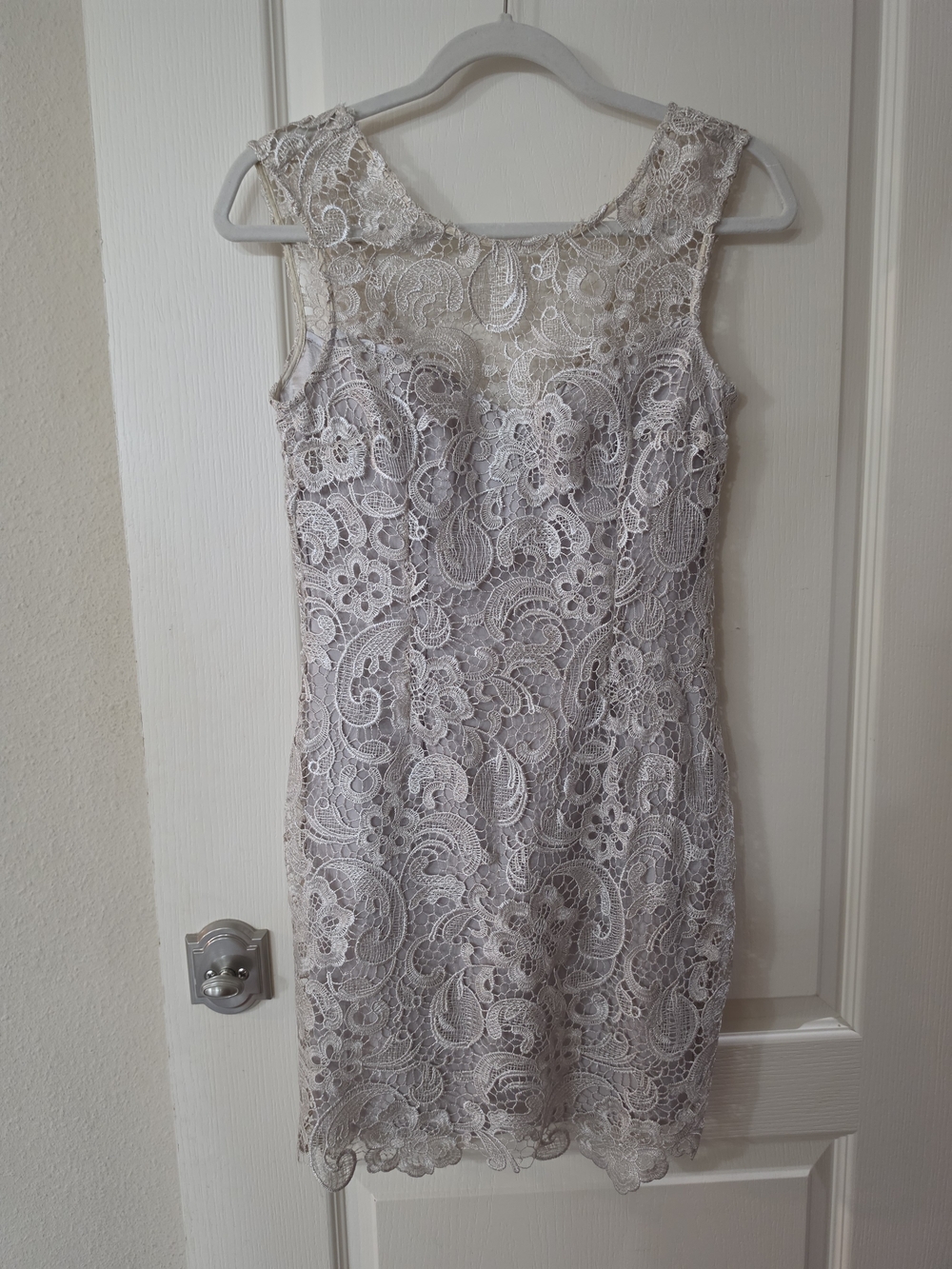 Sleeveless Lace Sheath Dress in Light Gray